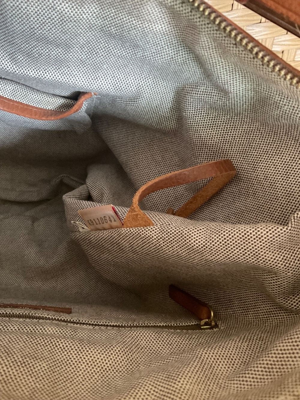 Like new Dooney & Bourke monogram hobo bag - Picture 10 of 10